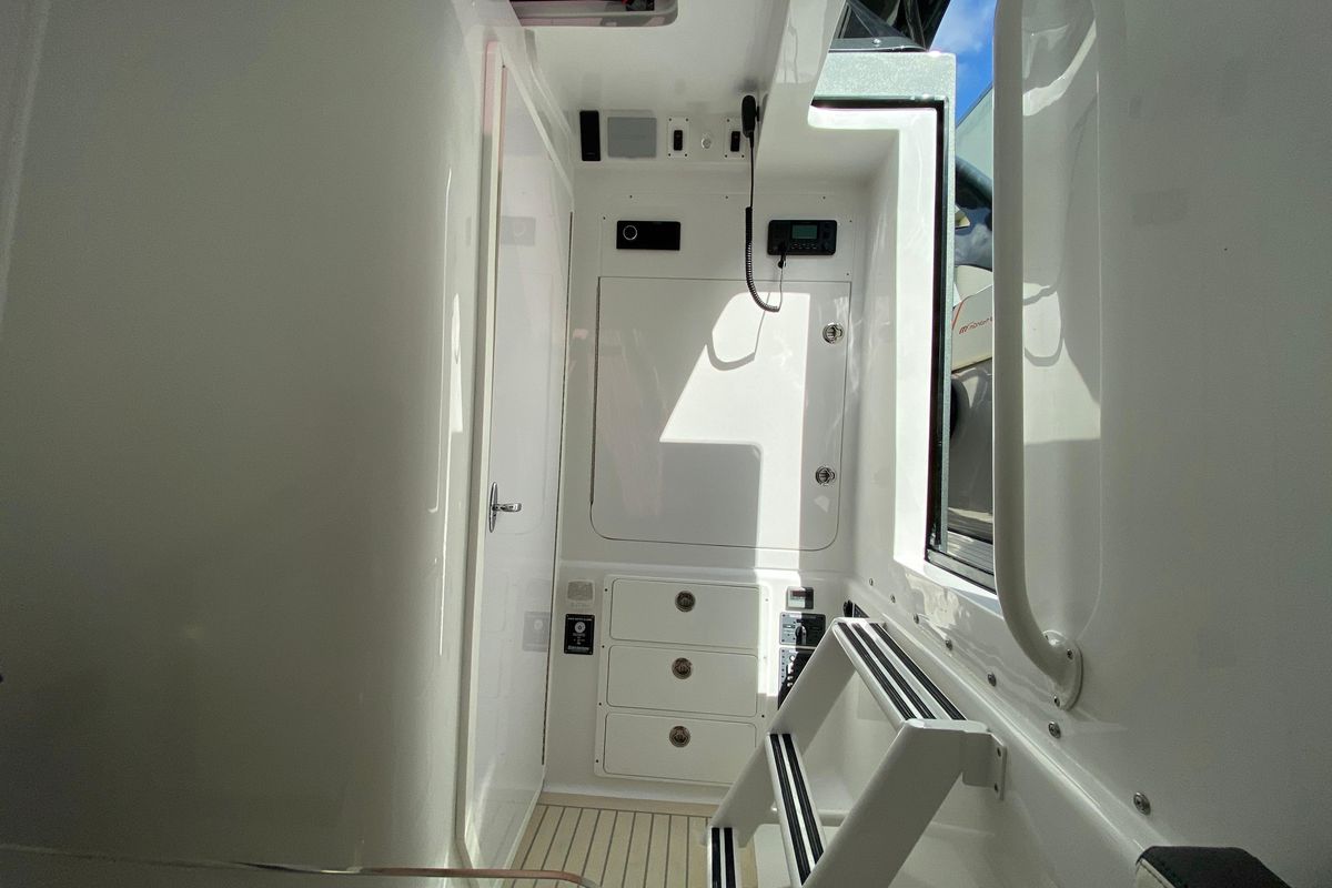 2020 Midnight Express 43 