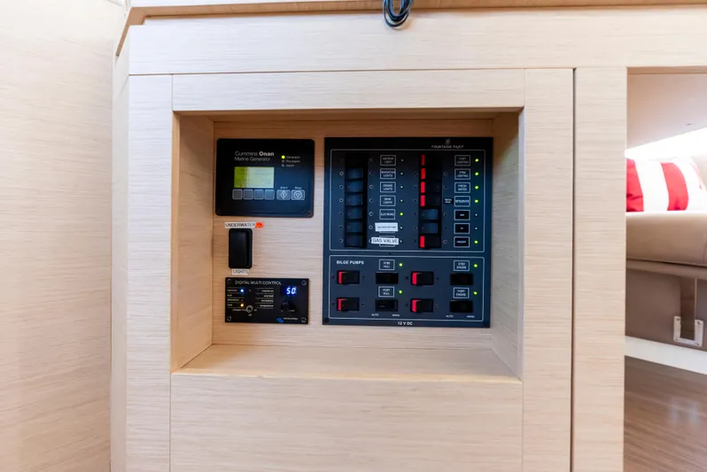 Sundance Yacht Photos Pics 