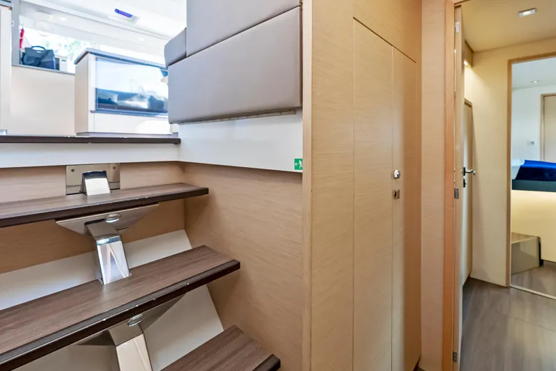 Sundance Yacht Photos Pics 