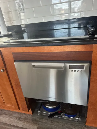  Yacht Photos Pics Range & Cooktop