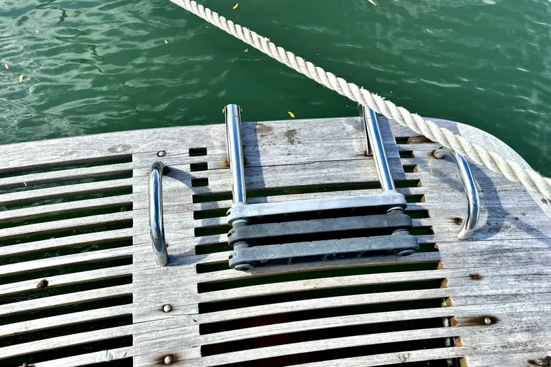 Belle Yacht Photos Pics Swim platform of 2007 Legacy Yachts 34 Sport Express with ladder and rope.