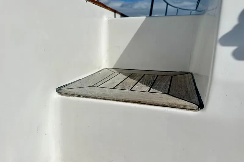 Belle Yacht Photos Pics Teak step detail on 2007 Legacy Yachts 34 Sport Express.