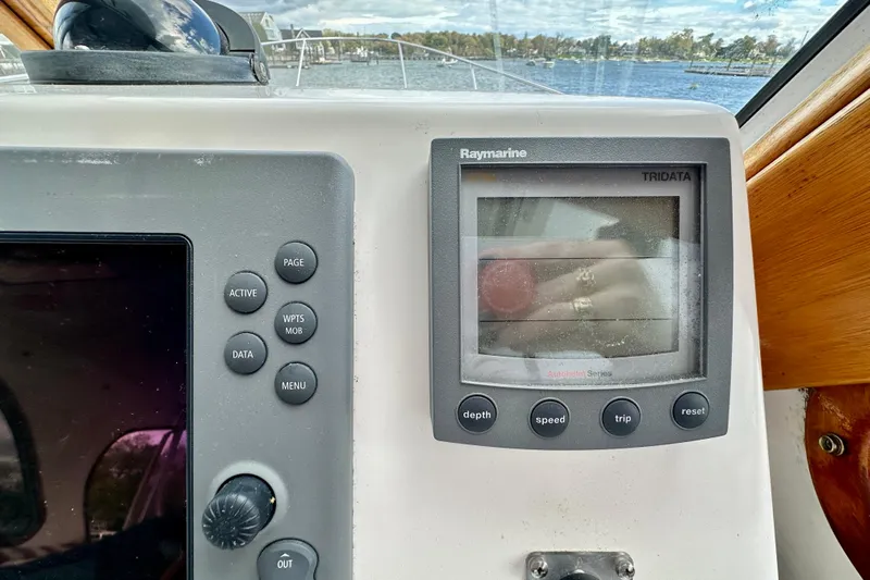 Belle Yacht Photos Pics Control panel of 2007 Legacy Yachts 34 Sport Express with Raymarine Tridata display.