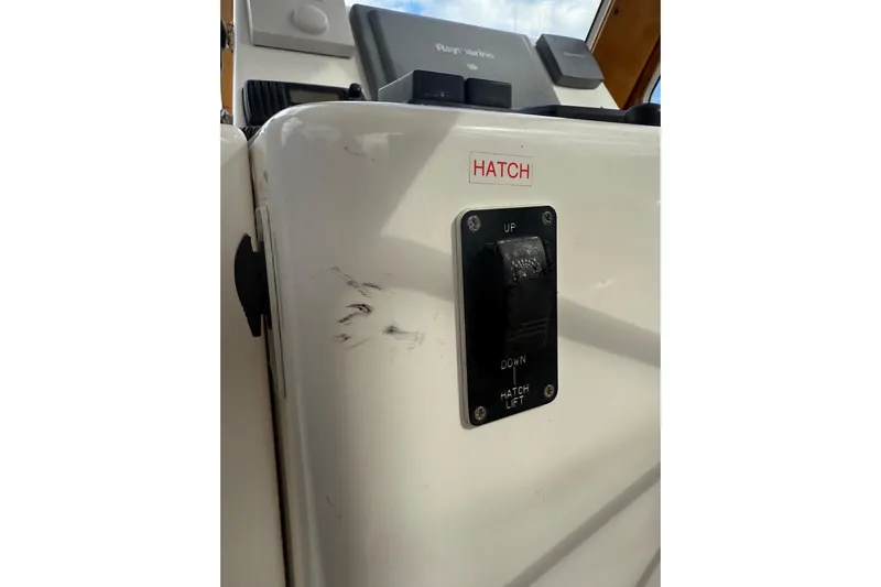 Belle Yacht Photos Pics 2007 Legacy Yachts 34 Sport Express hatch lift control panel.