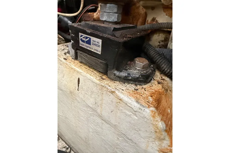 Belle Yacht Photos Pics Engine mount detail on 2007 Legacy Yachts 34 Sport Express.