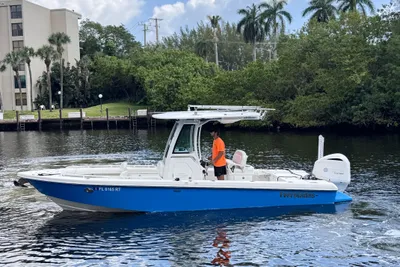 Everglades 253 CC