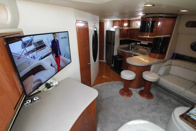  Yacht Photos Pics Interior of 1998 Sea Ray 500 Sundancer yacht with modern amenities and stylish design.