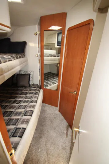  Yacht Photos Pics Interior cabin of a 1998 Sea Ray 500 Sundancer with bunk beds and a mirrored door.