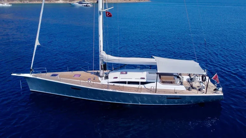 Touché Yacht Photos Pics Sailing yacht Windseeker Raised Pilot Saloon 2010 on calm blue waters.