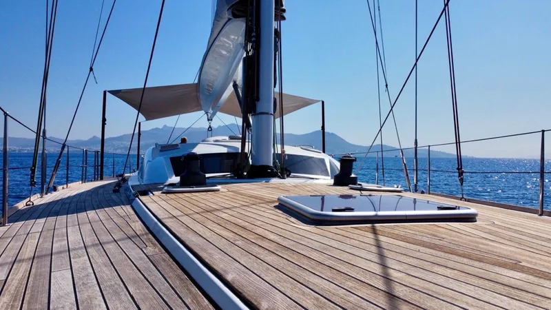 Touché Yacht Photos Pics Sailing yacht deck view, Windseeker Raised Pilot Saloon 2010, with clear blue sea and sky.