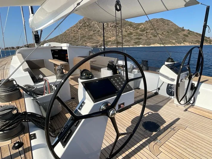 Touché Yacht Photos Pics Luxurious 2010 Windseeker Raised Pilot Saloon yacht with dual steering wheels and scenic ocean view.