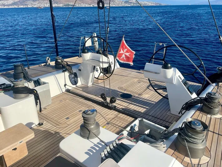 Touché Yacht Photos Pics Luxury Windseeker Raised Pilot Saloon yacht deck, 2010 model, with scenic ocean view.