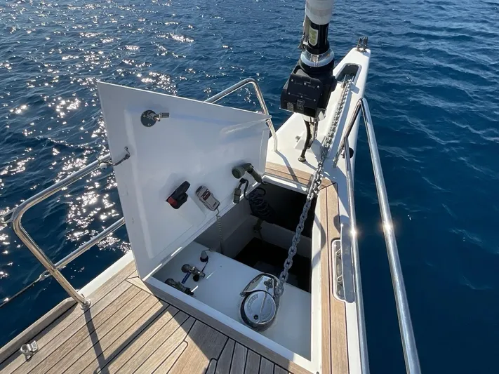Touché Yacht Photos Pics Windseeker Raised Pilot Saloon 2010 yacht anchor locker with open hatch on sunny ocean.