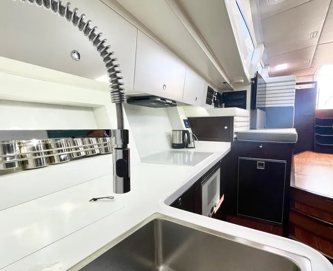 Touché Yacht Photos Pics 