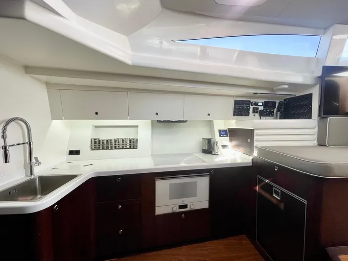 Touché Yacht Photos Pics 