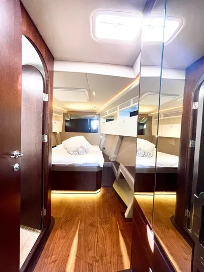 Touché Yacht Photos Pics 