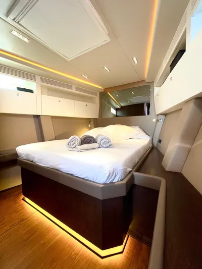 Touché Yacht Photos Pics 