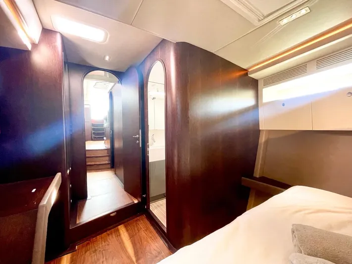 Touché Yacht Photos Pics 