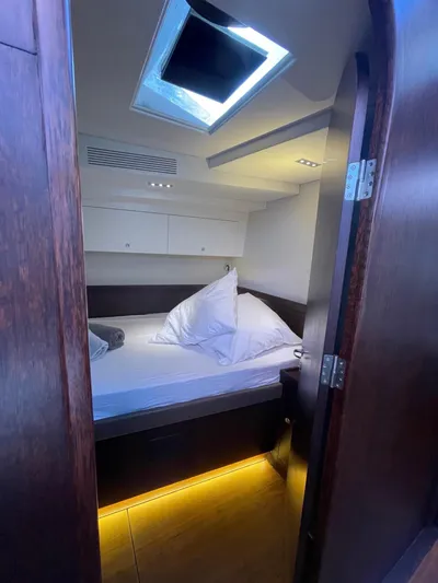 Touché Yacht Photos Pics 