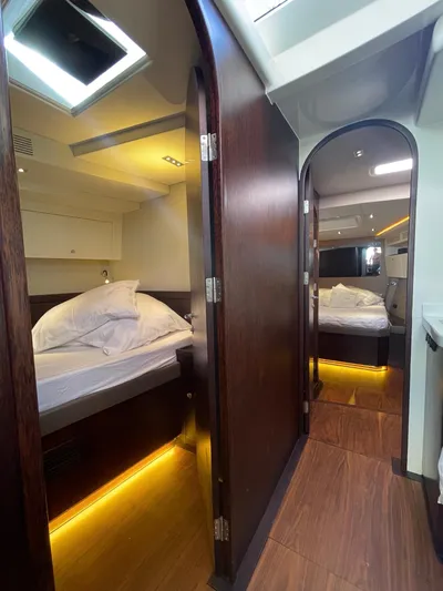 Touché Yacht Photos Pics 