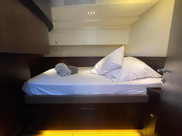 Touché Yacht Photos Pics 