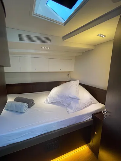 Touché Yacht Photos Pics 