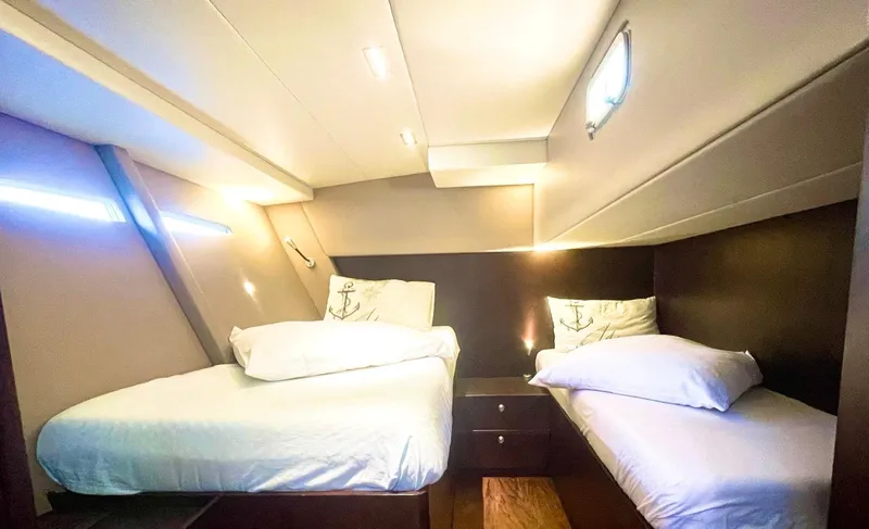 Touché Yacht Photos Pics 