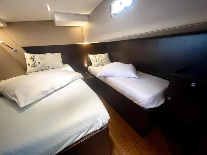 Touché Yacht Photos Pics 