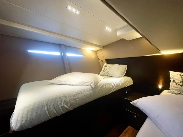 Touché Yacht Photos Pics 