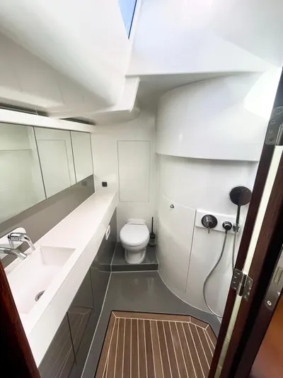 Touché Yacht Photos Pics 