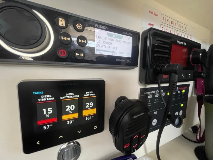 Touché Yacht Photos Pics 