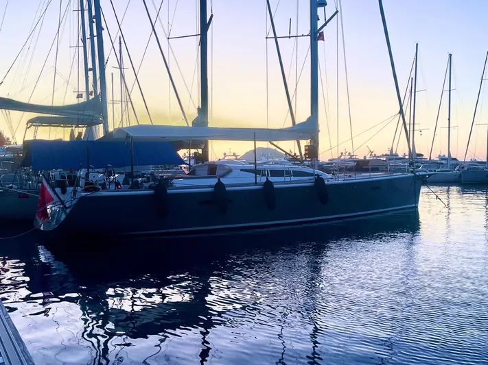 Touché Yacht Photos Pics 