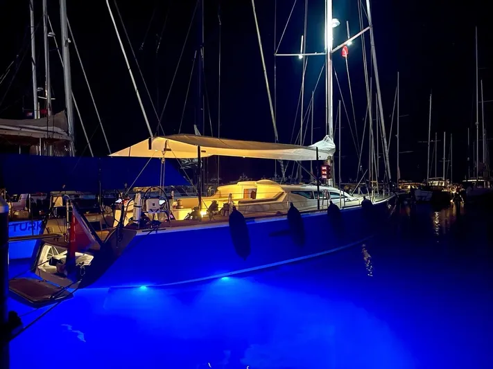 Touché Yacht Photos Pics 