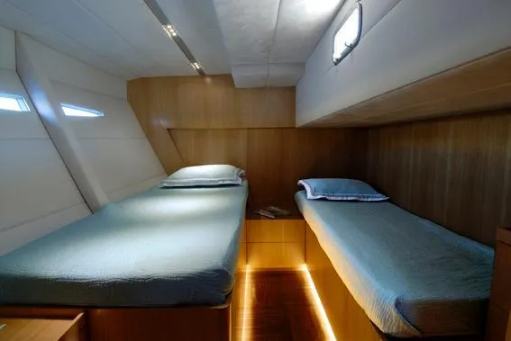 Touché Yacht Photos Pics 