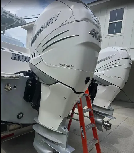  Yacht Photos Pics Twin Mercury Verado 400 engines on a 2022 Invincible 33 Catamaran.