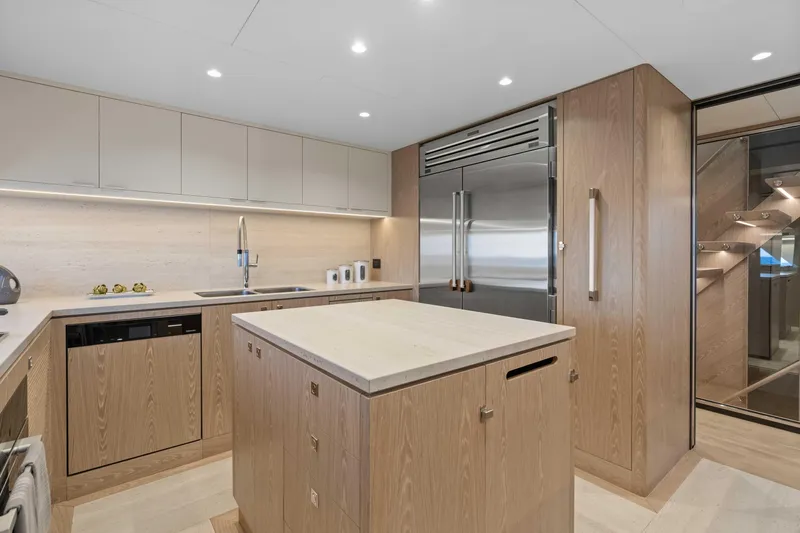 Horizon Fd100-914 / Available Flibs 2025 Yacht Photos Pics Modern kitchen interior on Horizon FD100 yacht, featuring sleek cabinetry and stainless steel appliances, 2026 model.