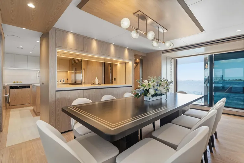 Horizon Fd100-914 / Available Flibs 2025 Yacht Photos Pics Luxurious dining area on Horizon FD100 yacht, featuring elegant decor and ocean views, 2026 model.