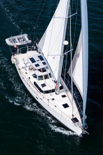 Cinchona Yacht Photos Pics Sailing yacht Outbound 52, 2020 model, cruising on open water with full sails.