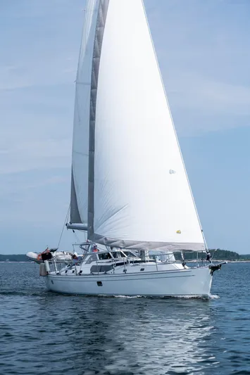 Cinchona Yacht Photos Pics Sailing yacht Outbound 52, 2020 model, gliding on calm waters under clear skies.