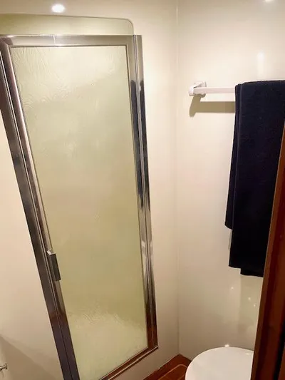 Woodcutter Yacht Photos Pics Bathroom with shower in 2000 Custom Carolina 56 East Bay boat.