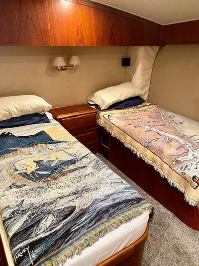 Woodcutter Yacht Photos Pics Cozy twin beds in 2000 Custom Carolina 56 East Bay yacht cabin.