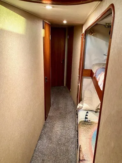 Woodcutter Yacht Photos Pics Custom Carolina 56 East Bay 2000 yacht interior hallway with cozy bunk beds.