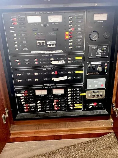 Woodcutter Yacht Photos Pics Electrical control panel of 2000 Custom Carolina 56 East Bay boat.