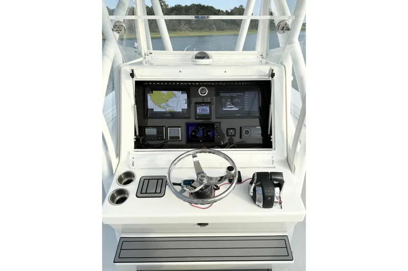  Yacht Photos Pics 2022 SeaHunter 28 Floridian boat console with navigation screens and steering wheel.