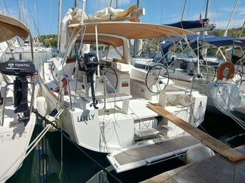 2017 Beneteau Oceanis 38.1
