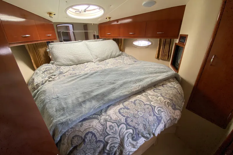 Slippin Out Yacht Photos Pics Luxurious bedroom interior of 2004 Carver 36 Super Sport yacht with elegant bedding.