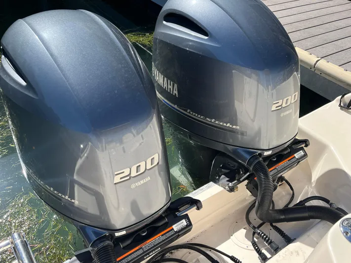  Yacht Photos Pics Twin Yamaha 200 outboard engines on a 2023 Grady-White Freedom 275 boat.