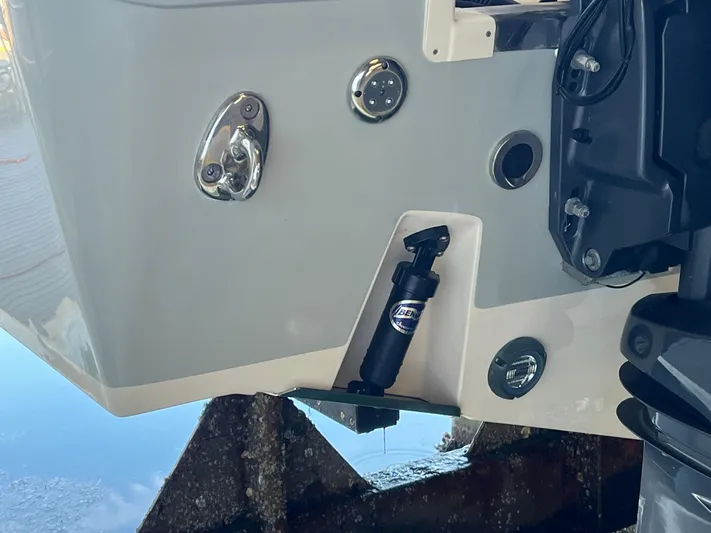  Yacht Photos Pics 2023 Grady-White Freedom 275 boat stern with trim tab and hydraulic system.