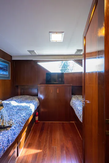 Forever Young Yacht Photos Pics Interior of 1991 Hatteras 78 CMY yacht with twin beds and wooden paneling.