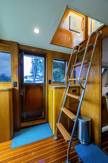 Forever Young Yacht Photos Pics 